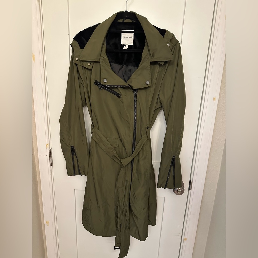 ❤️SOLD❤️ Women’s trench coat